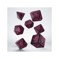 DADOS RUNIC SHIMMERING NEGRO Y MAGENTA (7 UNIDADES) - Q WORKSHOP